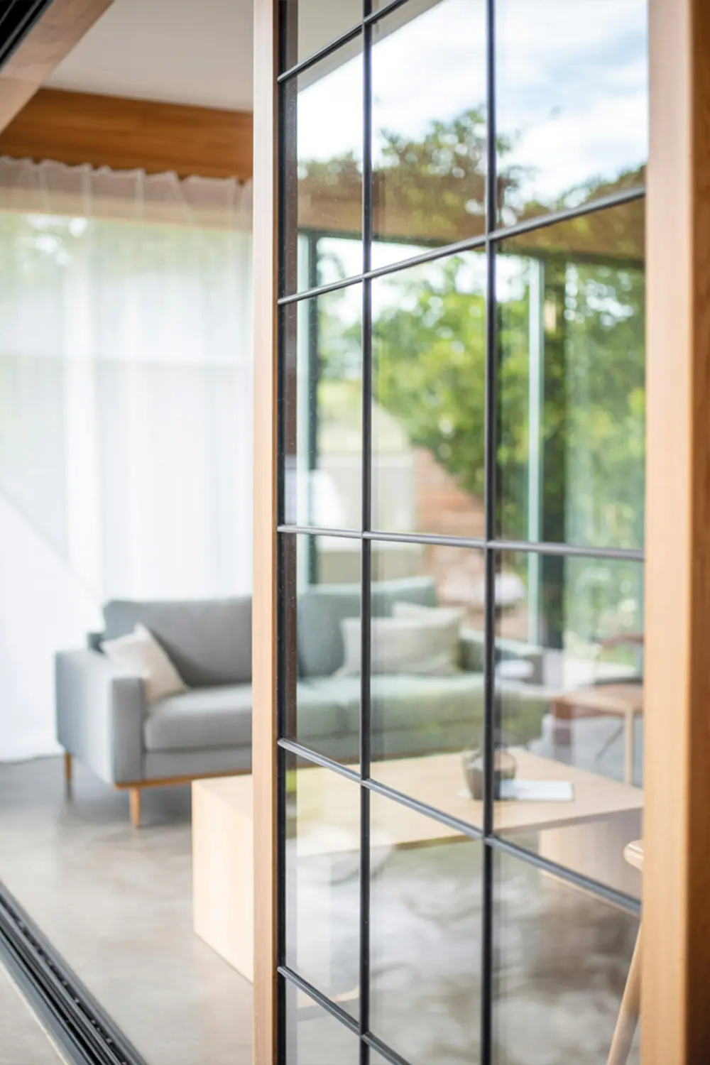 fenster koennen mehr stahllook schiebetuer mit sprossen holzrahmen